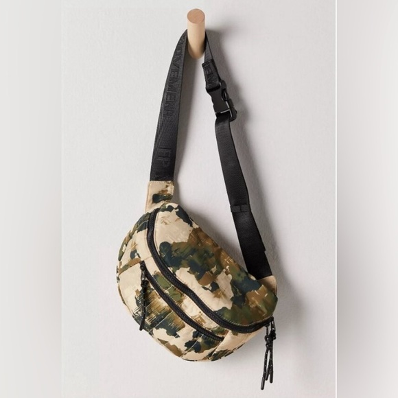 NWT Free People Quilted Print Sling Bag in Camo - Picture 1 of 3
